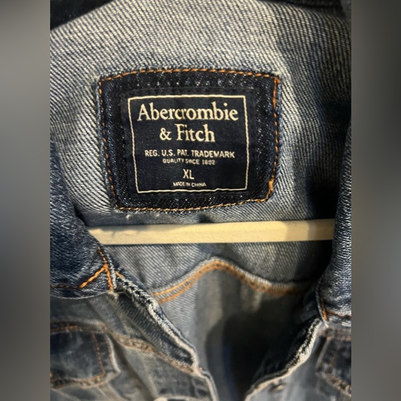 Abercrombie women’s Jean Jacket - Picture 2 of 2